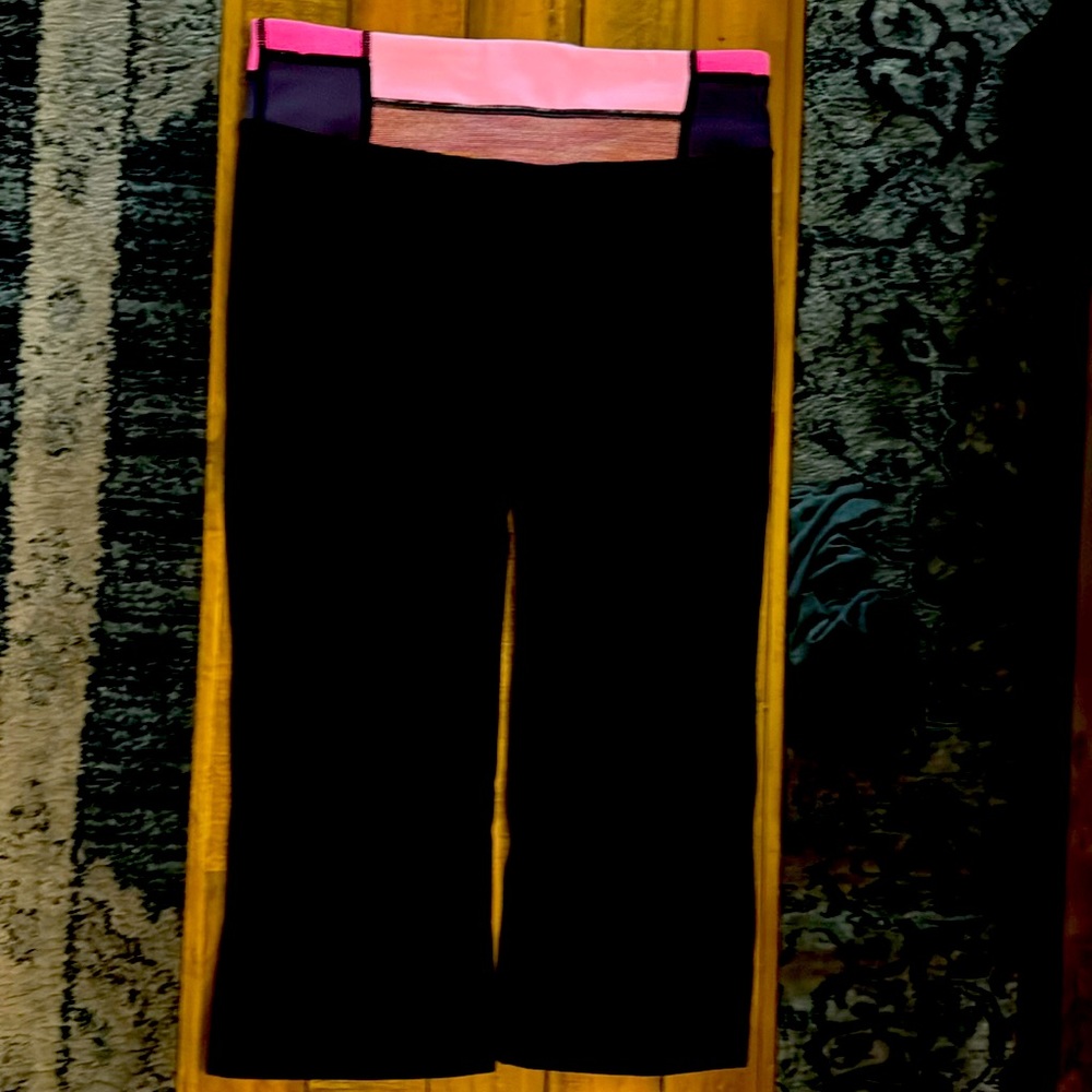 Lululemon pink banded capri leggings. Size 6 with knee slits. Lightly worn